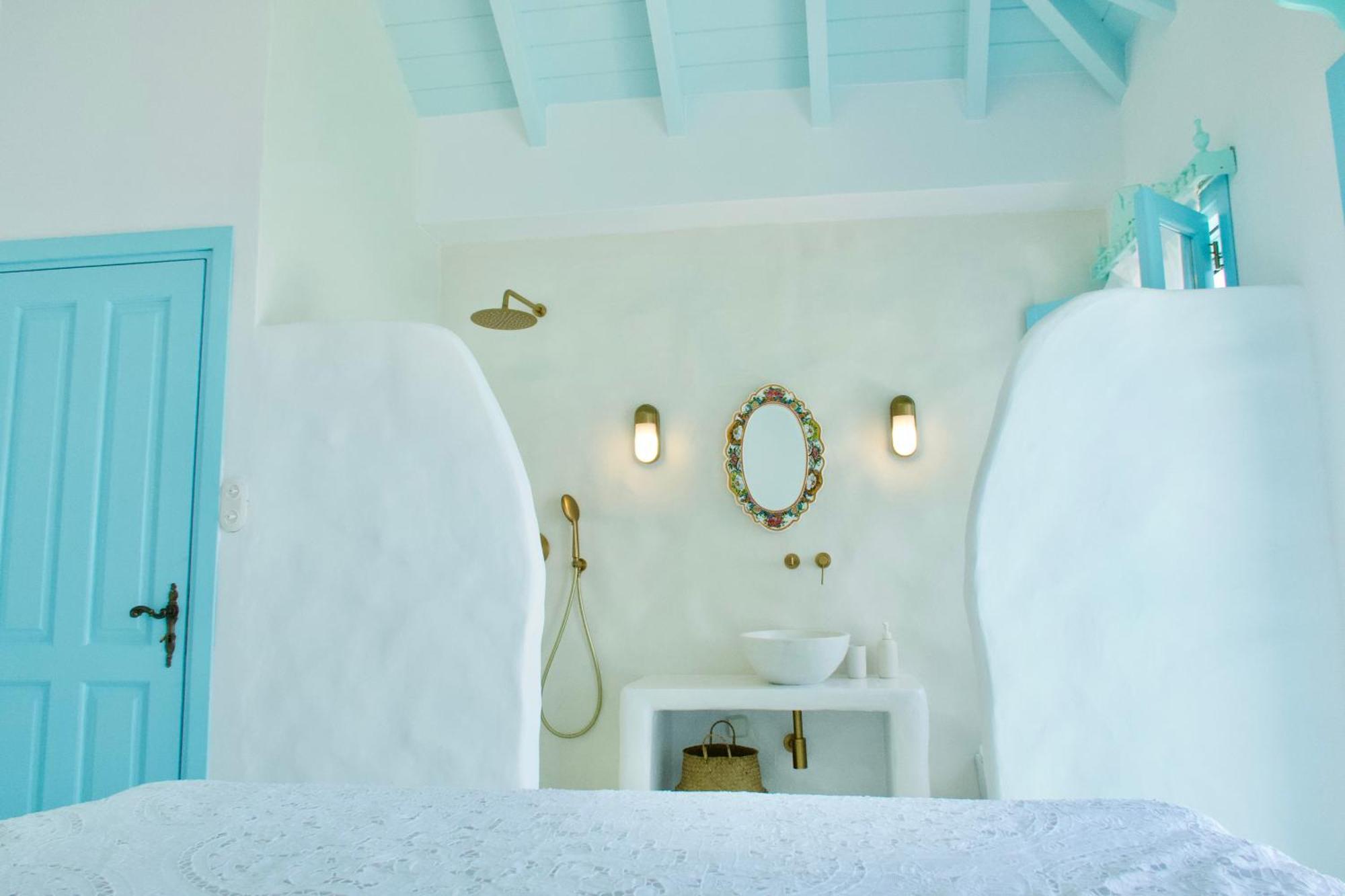 Salt Retreat - Seafront Villa Chalki Town Екстер'єр фото