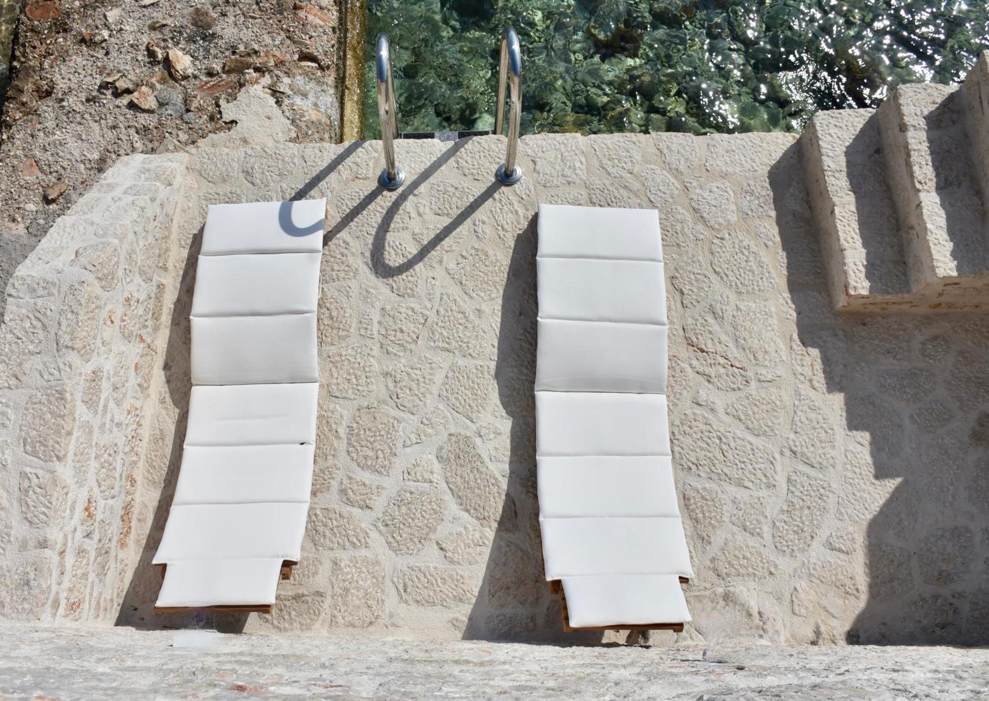 Salt Retreat - Seafront Villa Chalki Town Екстер'єр фото
