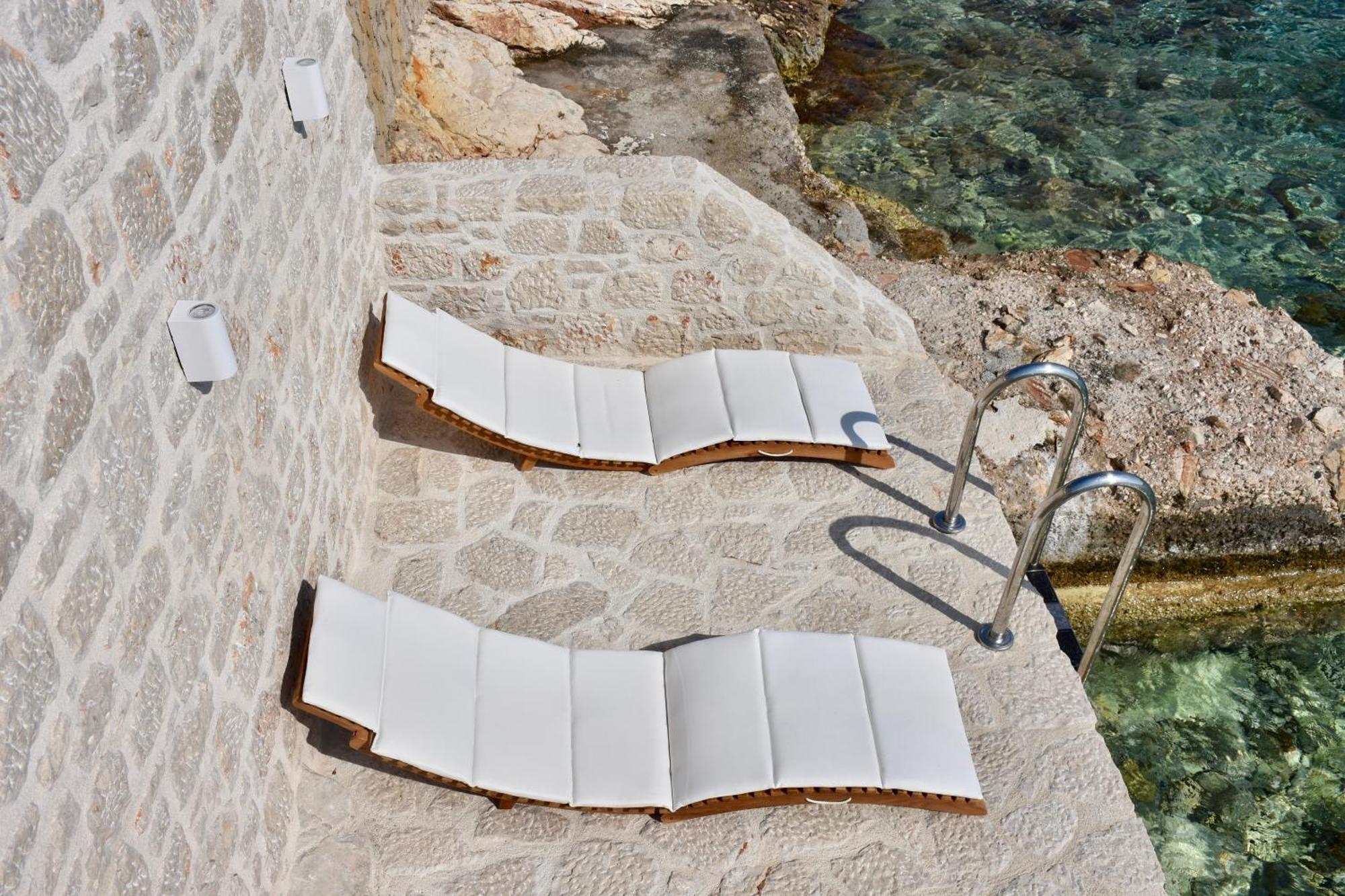 Salt Retreat - Seafront Villa Chalki Town Екстер'єр фото